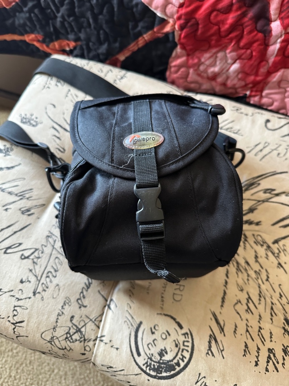 Lowepro Compact Camera Shoulder Bag - Black